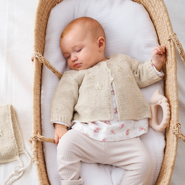 Breipakket babyvestje met Linarte-garen model 14 van Infanti 17